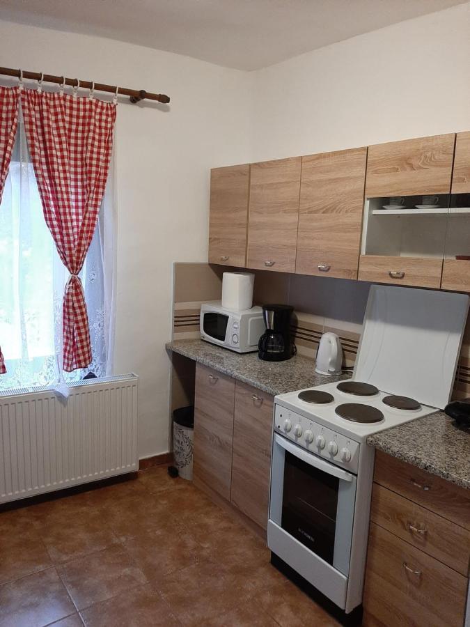 Seosko Domacinstvo „Gabar” Villa Custica Eksteriør billede